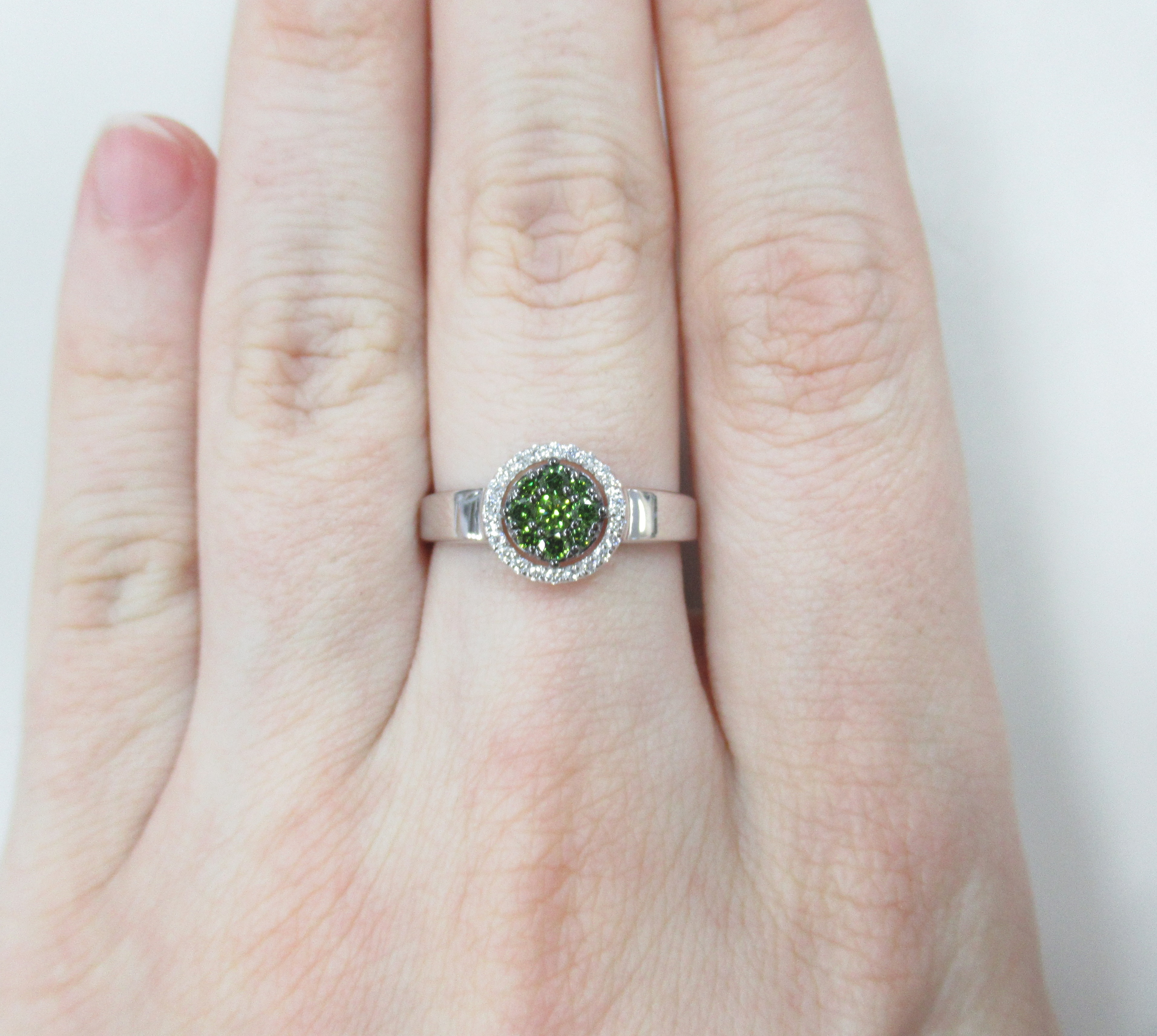 Кольцо из белого золота с бриллиантами